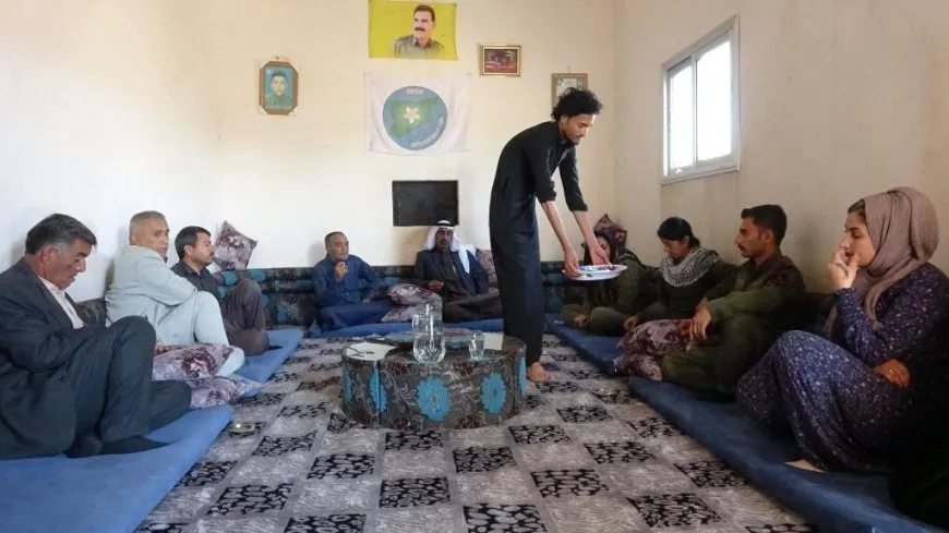 Visitan a las familias de los mártires en el segundo día de Eid al-Fitr