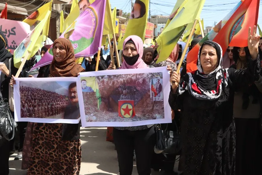 Civiles del noreste de Siria condenan los ataques de la ocupación turca y salen en protestas en apoyo a la guerrilla