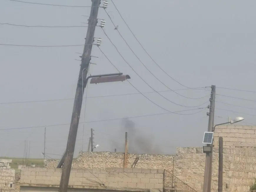 La ocupación turca y sus afiliados bombardean un pueblo en Sherawa