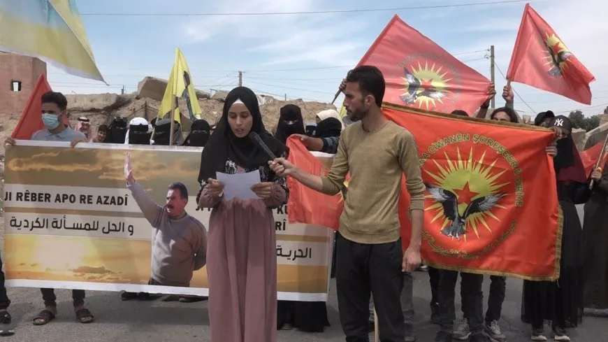 Los residentes de Deir ez-Zor condenan la decisión de las autoridades turcas contra el líder Abdullah Ocalan