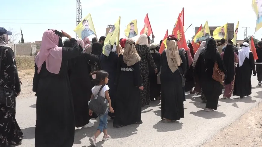 Los residentes de Deir ez-Zor condenan la decisión de las autoridades turcas contra el líder Abdullah Ocalan