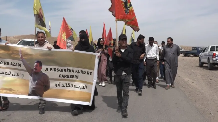 Los residentes de Deir ez-Zor condenan la decisión de las autoridades turcas contra el líder Abdullah Ocalan