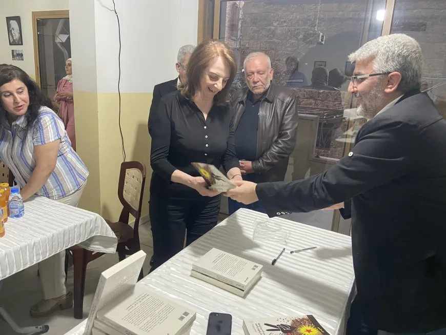 Explican el contenido del libro que habla sobre el líder Ocalan en el Líbano