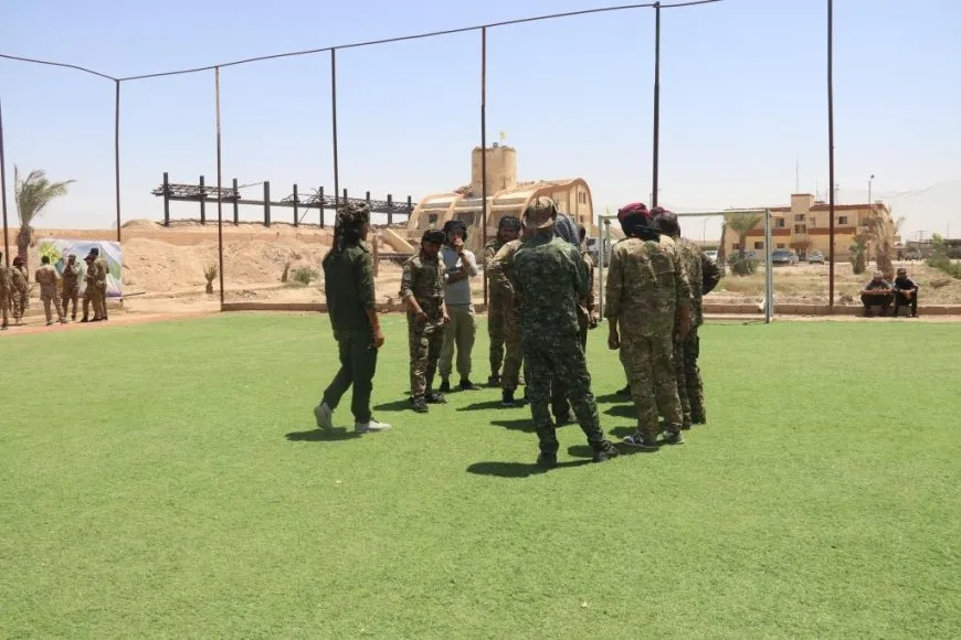 El Consejo Militar de Hejin se reúne con la gente del campo oriental de Deir ez-Zor