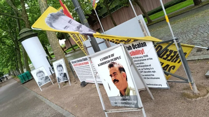 Llamado a apoyar la actividad para la libertad del líder Ocalan en Francia después de ser sometido a un ataque