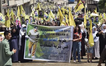 Cientos de personas se manifiestan en Derik por la libertad física del líder Abdullah Ocalan