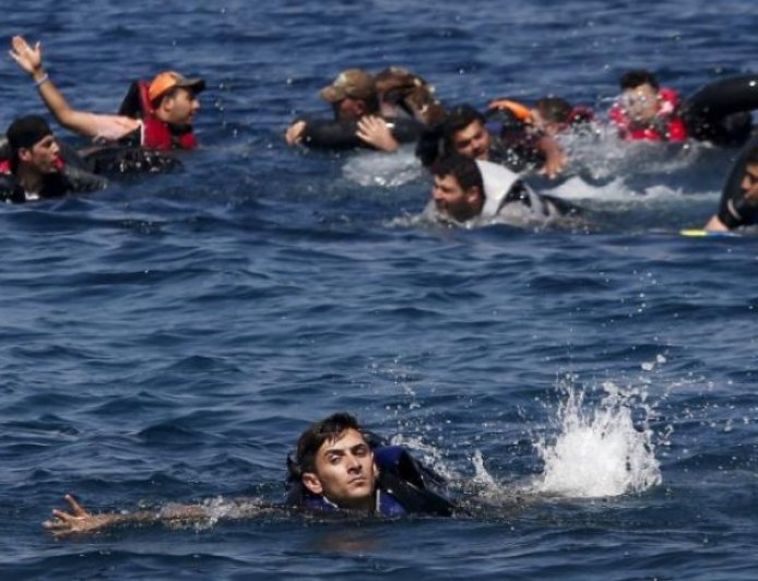 Al menos 11 migrantes mueren en el hundimiento de dos barcos cerca de las costas...