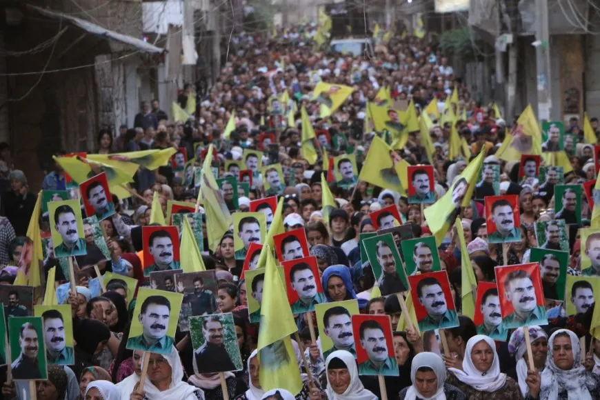 La libertad del líder Abdullah Ocalan es una demanda de miles de personas durante una manifestación en Alepo