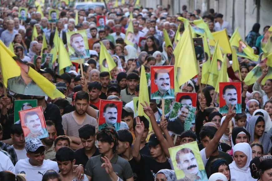 La libertad del líder Abdullah Ocalan es una demanda de miles de personas durante una manifestación en Alepo