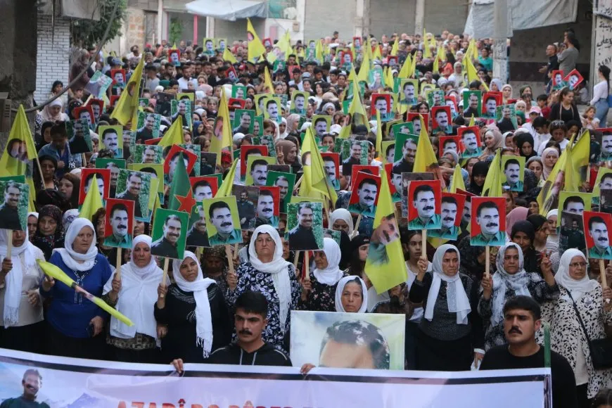 La libertad del líder Abdullah Ocalan es una demanda de miles de personas durante una manifestación en Alepo