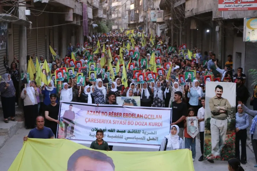 La libertad del líder Abdullah Ocalan es una demanda de miles de personas durante una manifestación en Alepo