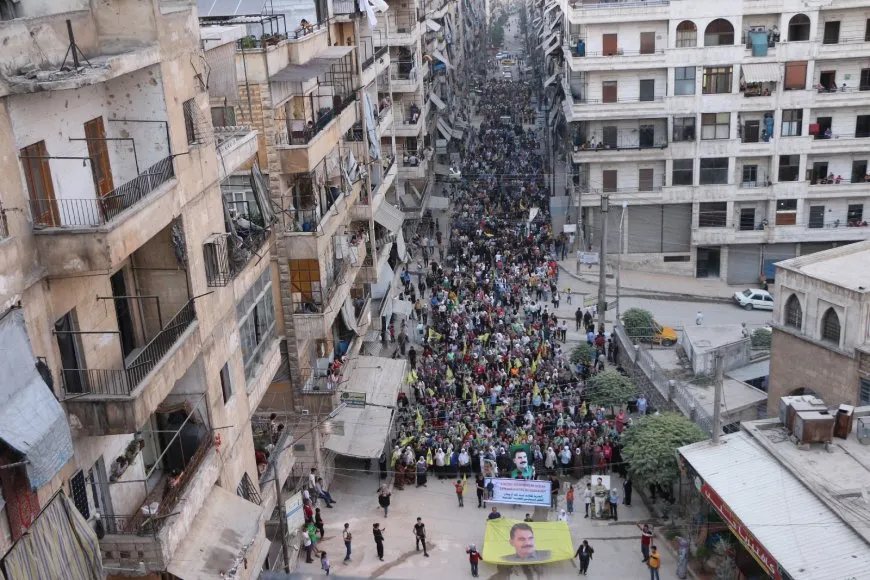 La libertad del líder Abdullah Ocalan es una demanda de miles de personas durante una manifestación en Alepo