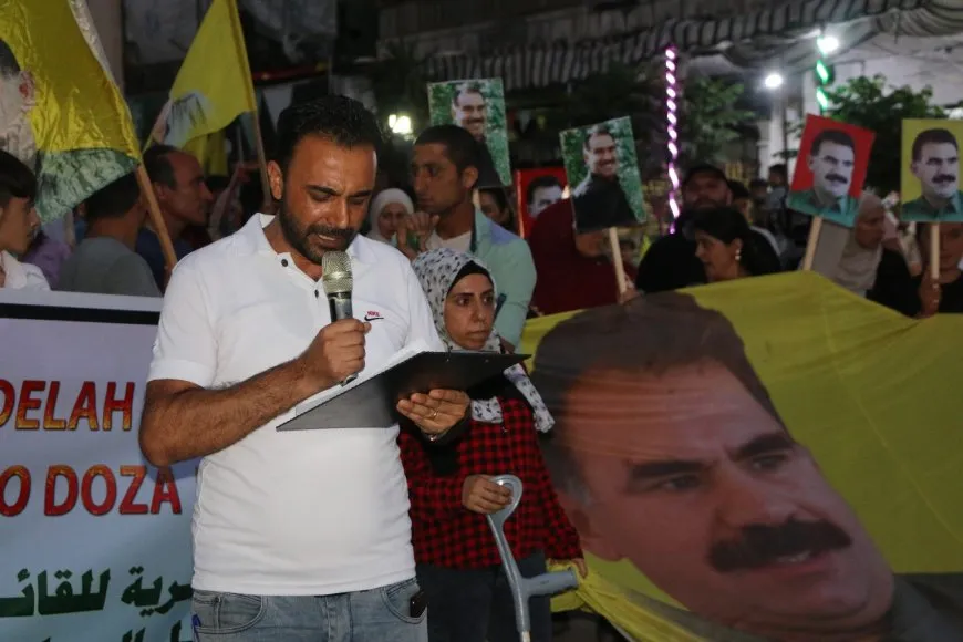 La libertad del líder Abdullah Ocalan es una demanda de miles de personas durante una manifestación en Alepo