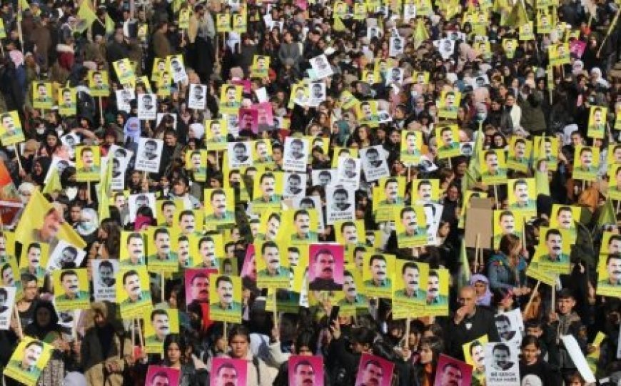Civiles aseguran permanecer en las plazas hasta lograr la libertad de Ocalan
