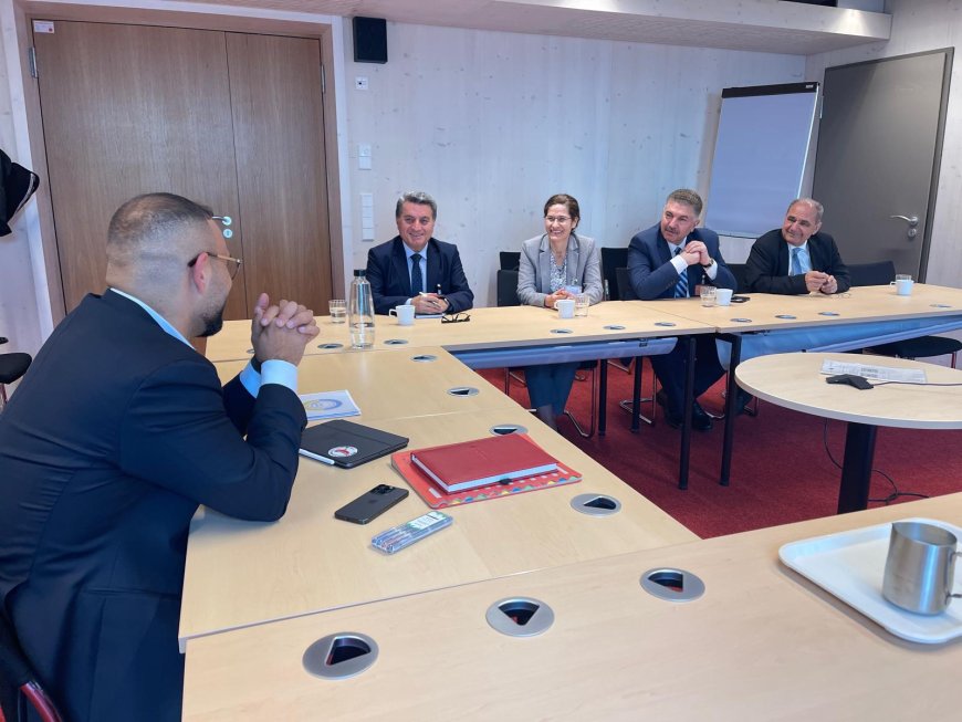 Representantes de la DAA y el SDC se reúnen con los parlamentarios alemanes para discutir los ataques turcos y el archivo de ISIS