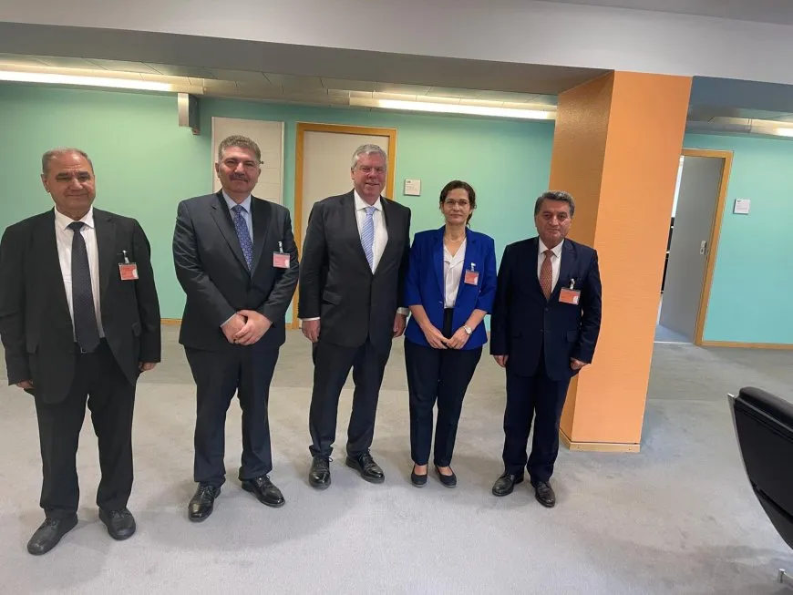 Representantes de la DAA y el SDC se reúnen con los parlamentarios alemanes para discutir los ataques turcos y el archivo de ISIS