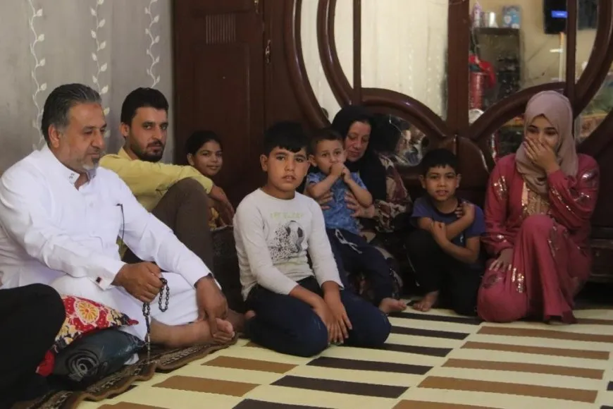 Visitan a las familias de los mártires durante el segundo día de Eid al-Adha