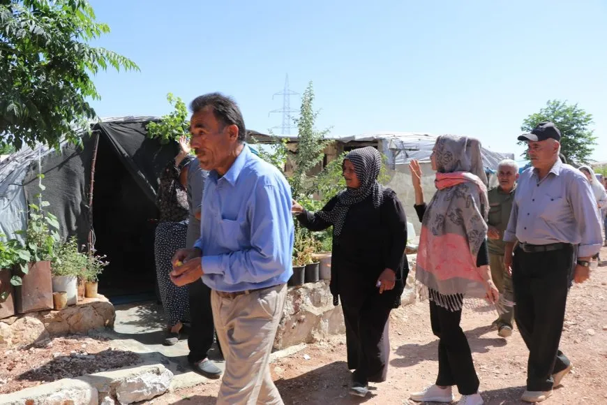 Visitan a las familias de los mártires durante el segundo día de Eid al-Adha