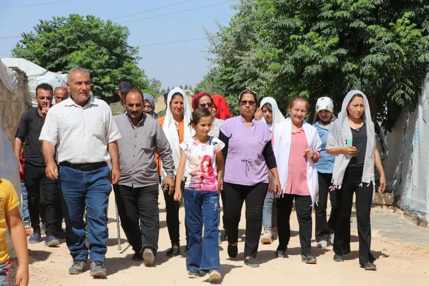 Visitan a las familias de los mártires durante el segundo día de Eid al-Adha