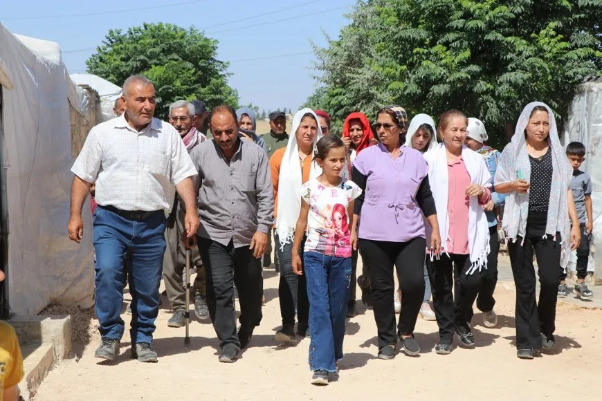 Visitan a las familias de los mártires durante el segundo día de Eid al-Adha
