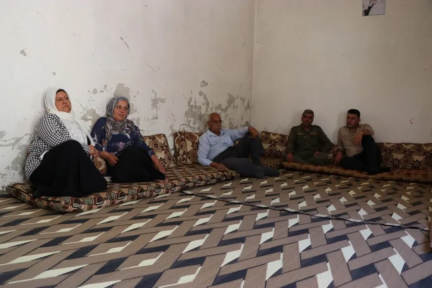 Visitan a las familias de los mártires durante el segundo día de Eid al-Adha