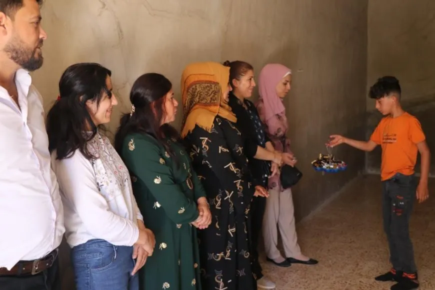 Visitan a las familias de los mártires durante el segundo día de Eid al-Adha
