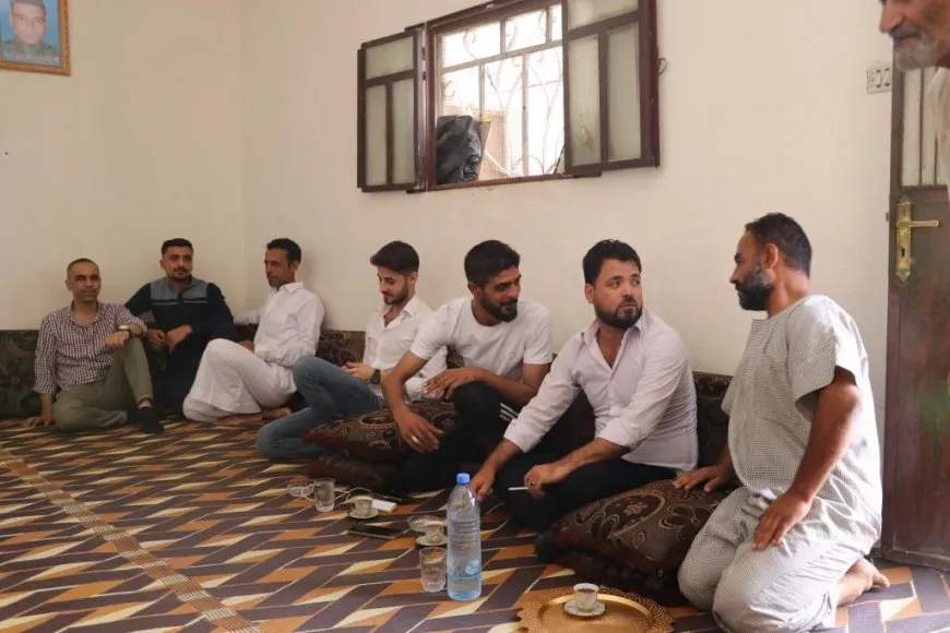 Visitan a las familias de los mártires durante el segundo día de Eid al-Adha