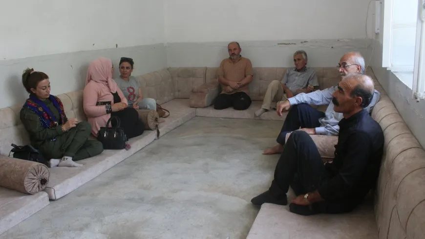Visitan a las familias de los mártires durante el segundo día de Eid al-Adha