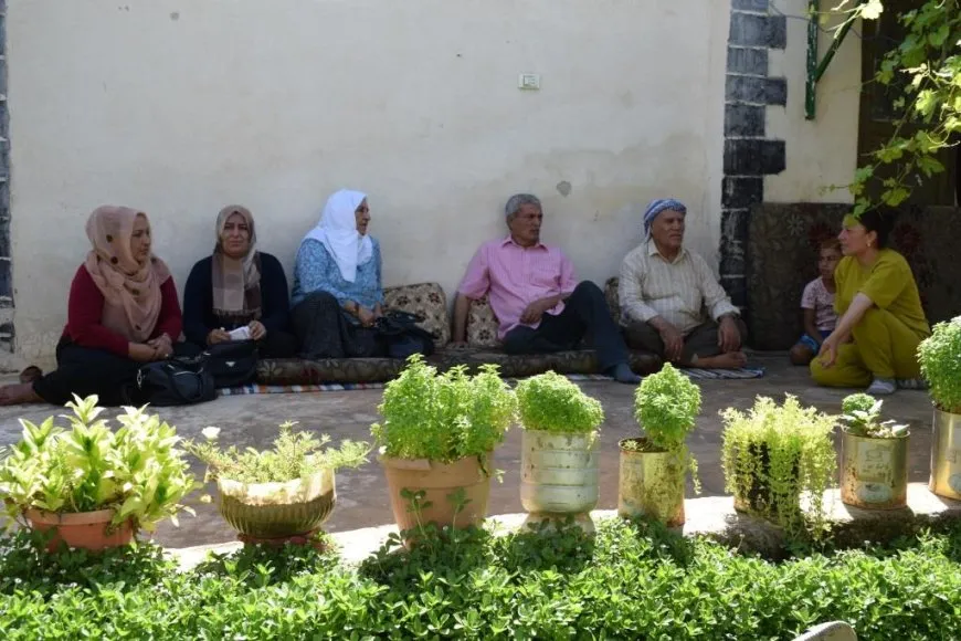 Visitan a las familias de los mártires durante el segundo día de Eid al-Adha