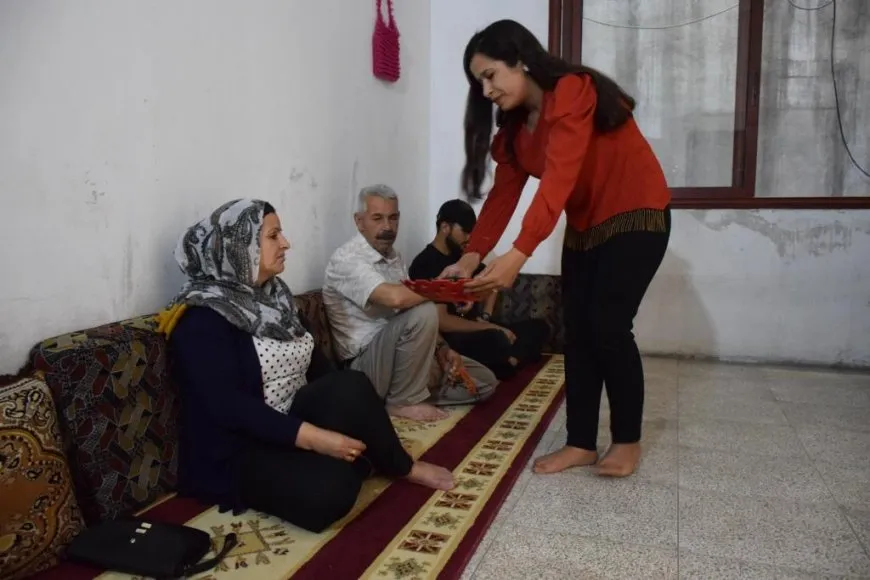 Visitan a las familias de los mártires durante el segundo día de Eid al-Adha