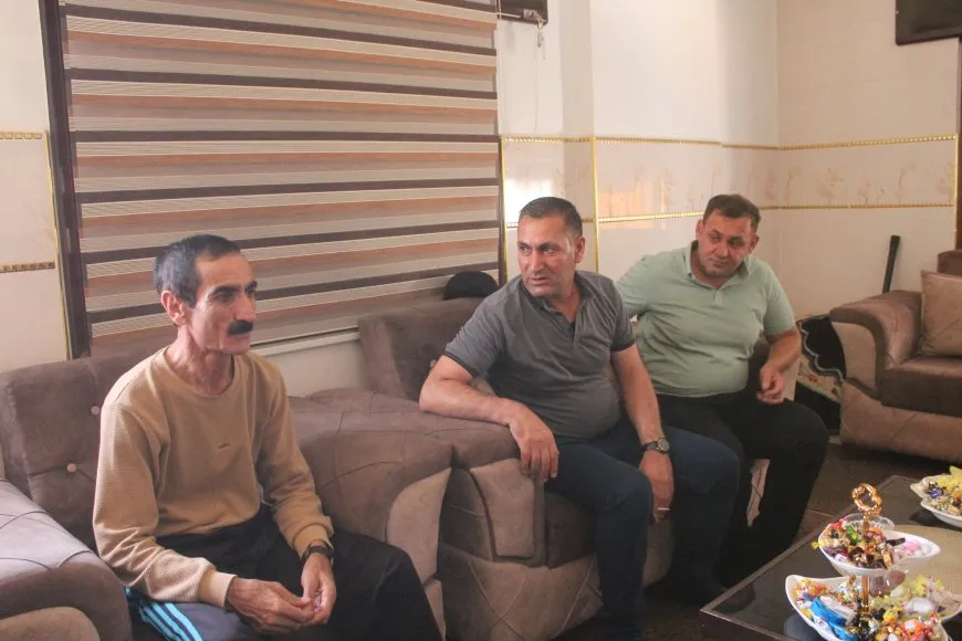 Visitan a las familias de los mártires durante el segundo día de Eid al-Adha