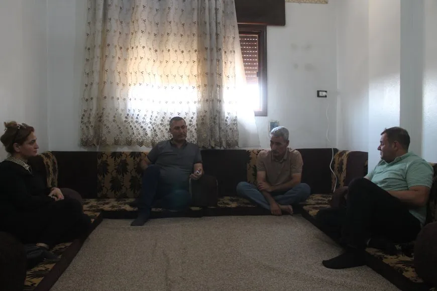Visitan a las familias de los mártires durante el segundo día de Eid al-Adha