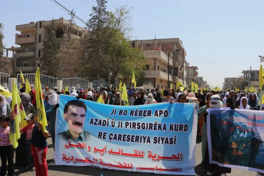 "El líder Ocalan es una brújula de la verdad", aseguran manifestantes en Hasaka