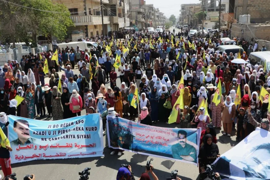 "El líder Ocalan es una brújula de la verdad", aseguran manifestantes en Hasaka