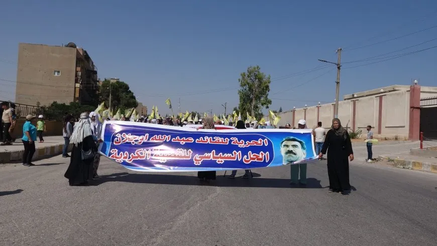 Manifestantes exigen libertad física del líder Ocalan en Tabqa