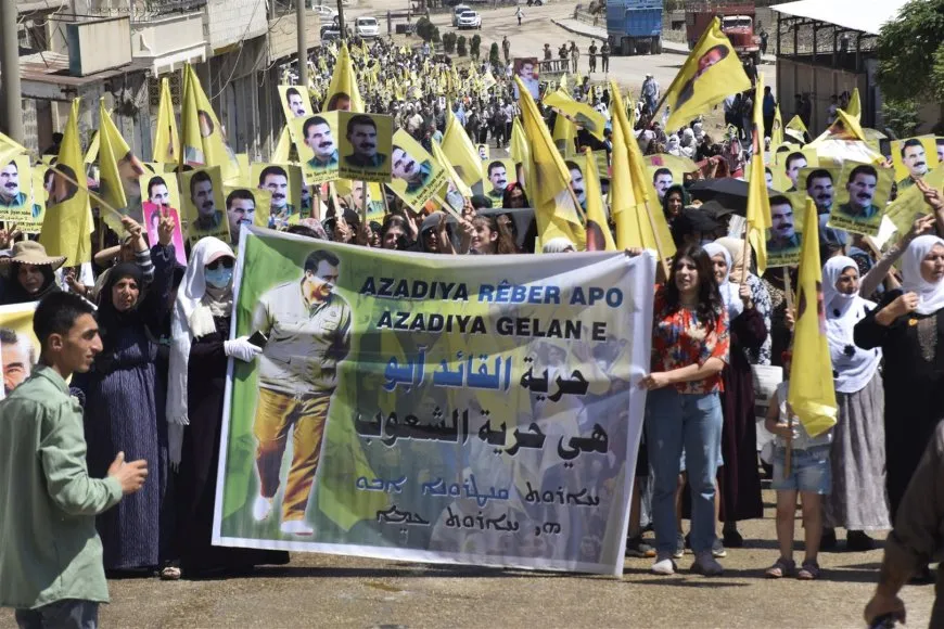 Cientos de personas se manifiestan en Derik por la libertad física del líder Abdullah Ocalan