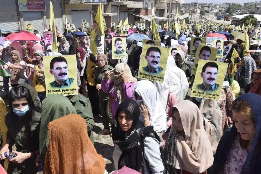 Cientos de personas se manifiestan en Derik por la libertad física del líder Abdullah Ocalan