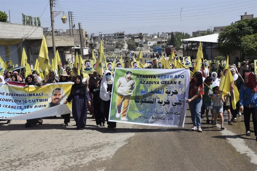 Cientos de personas se manifiestan en Derik por la libertad física del líder Abdullah Ocalan