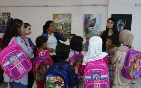 Organizan actividades creativas para los niños que del campamento de Al Hol