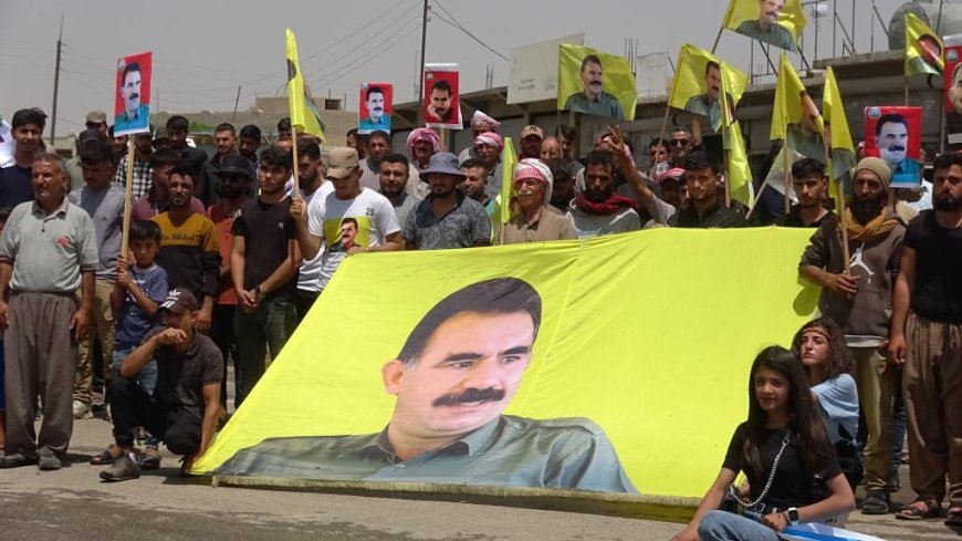 Manifestación en el cantón del Éufrates por la libertad física del líder