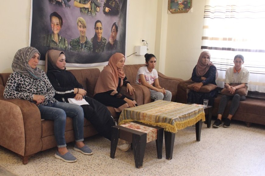 Las mujeres discuten temas ambientales según el pensamiento del líder Abdullah Ocalan