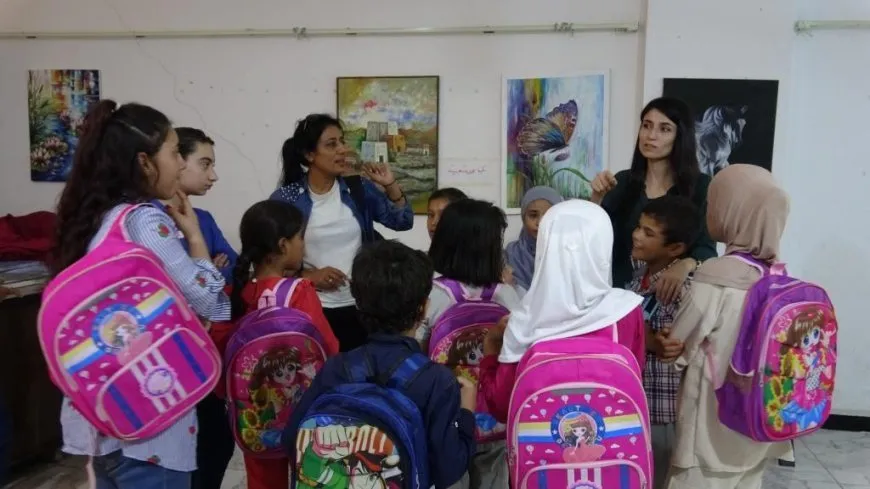 Organizan actividades creativas para los niños que del campamento de Al Hol