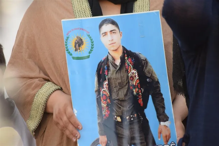 Los residentes honran la memoria de los mártires de la masacre en Qamishlo
