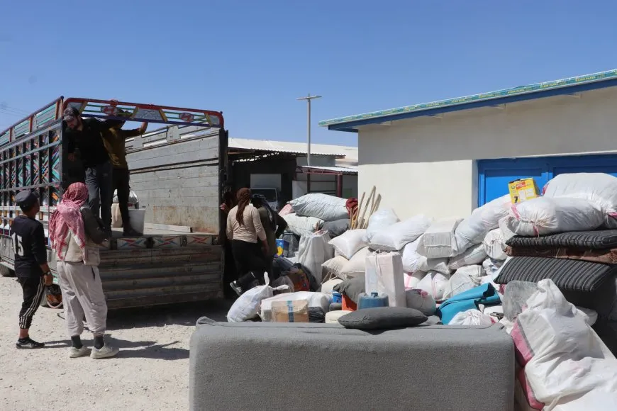 Un nuevo grupo sale del campamento de Al-Hol