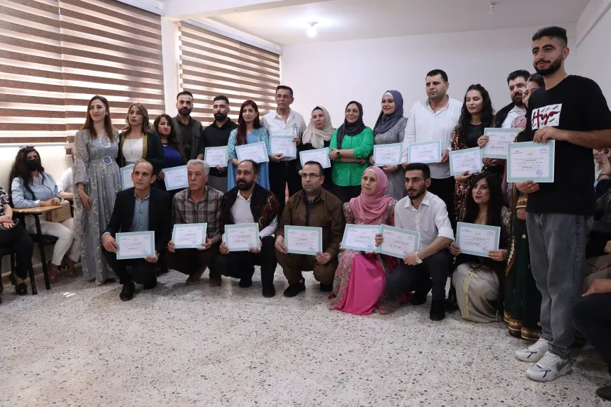 Se gradúa el tercer grupo de docentes de la Academia de Educación y Estudios Estratégicos