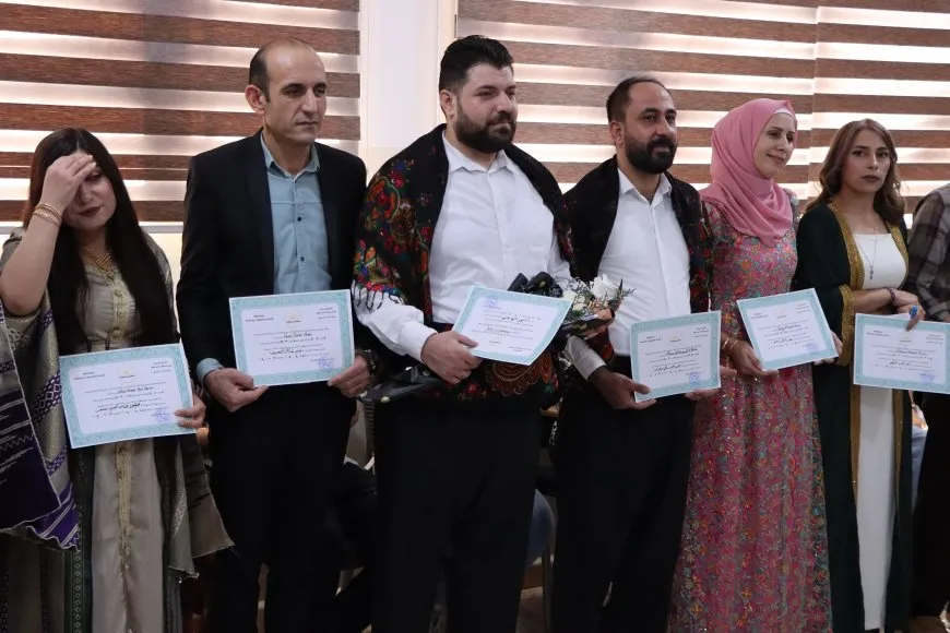 Se gradúa el tercer grupo de docentes de la Academia de Educación y Estudios Estratégicos
