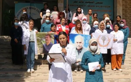 El personal médico de Alepo protesta contra el aislamiento impuesto contra el líder Ocalan