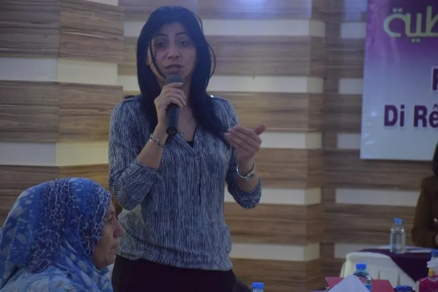 El Consejo de Mujeres celebra un debate en Kobanê