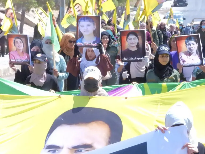 Las mujeres en el cantón de Tabqa protestan contra el aislamiento