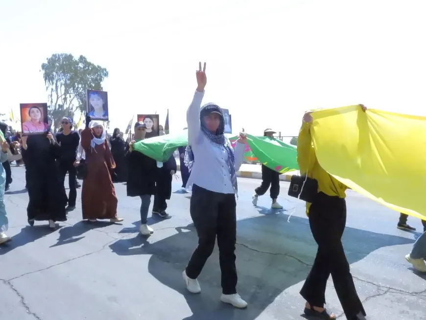 Las mujeres en el cantón de Tabqa protestan contra el aislamiento